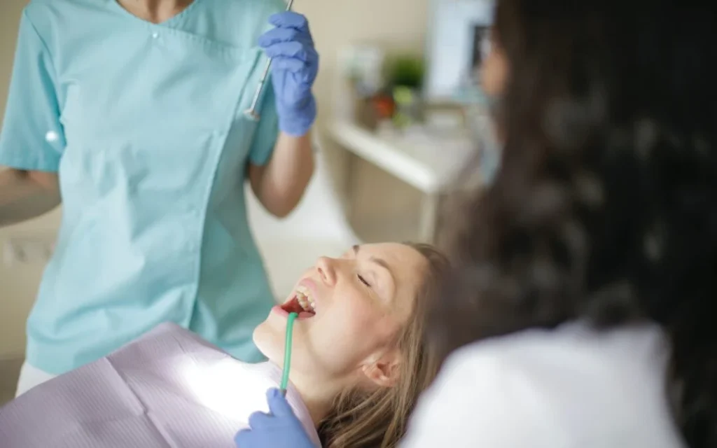 How Dentists Spot Cracks Worcester